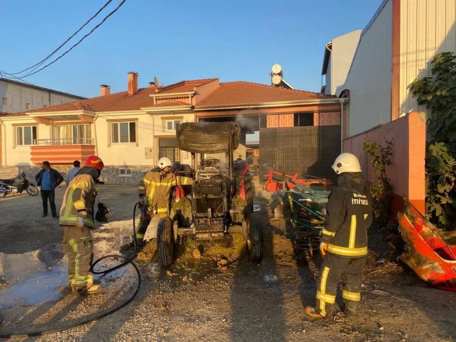 Bursa’da traktör alev alev yandı