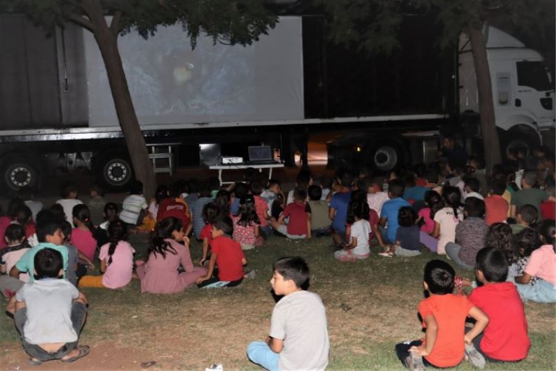 Eyyübiyeli çocuklar açık hava sineması ile buluştu