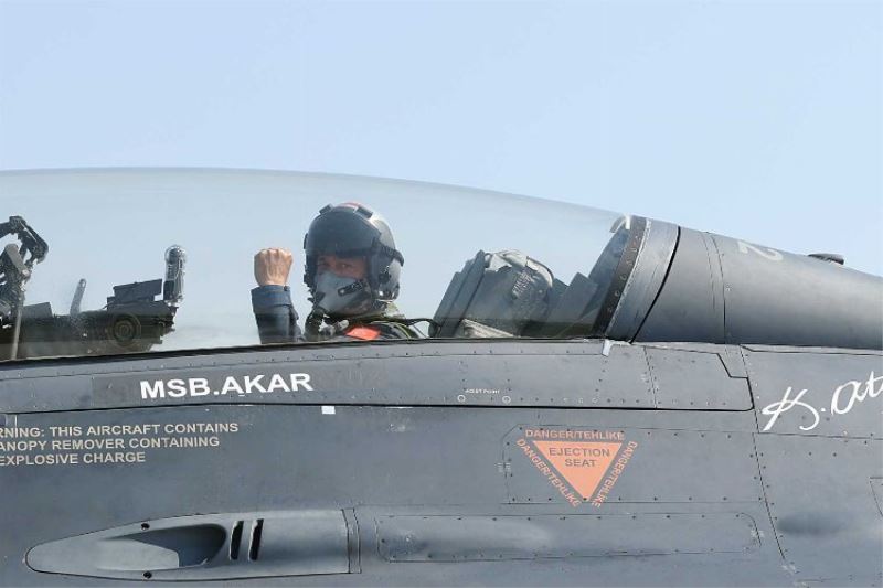 Bakan Akar F-16