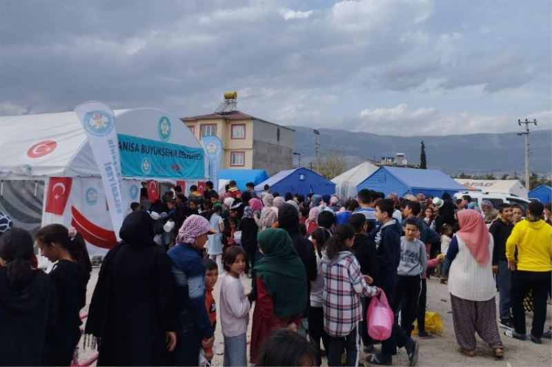 Manisa afet bölgesinde vatandaşların yanında