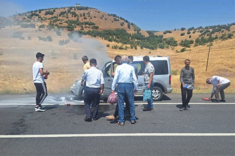 Bingöl’de araç alev almaktan kurtarıldı