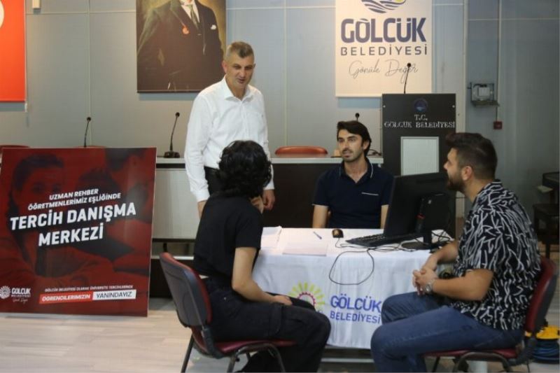 Gölcük Belediyesi tercihlerde öğrencilerin yanında