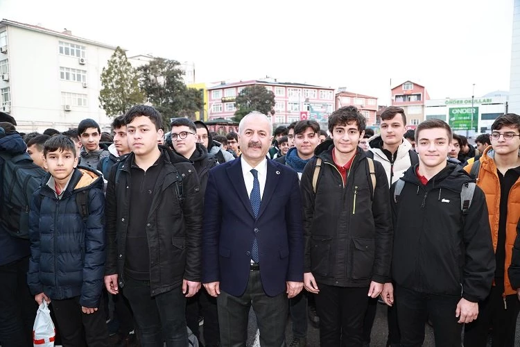 Gebze Anadolu İmam Hatip’te bayrak töreni