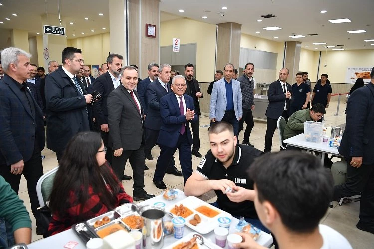 Kayseri protokolü ERÜ iftarında