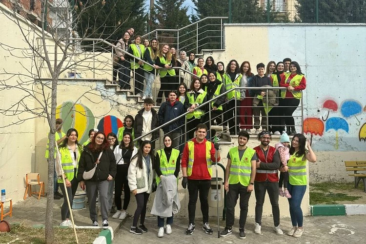 Kocaeli Gönüllüleri anaokulu duvarlarını renklendirdi