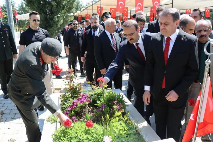 Osmanbey Şehitliğinde anma töreni yapıldı