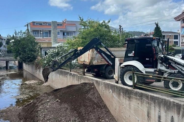 Marmaris’te derelerde temizlik çalışması