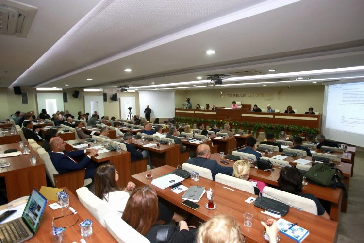 Karabağlar Belediye Meclisi oturumunu SMA hastası Gülsima’ya bağışladı