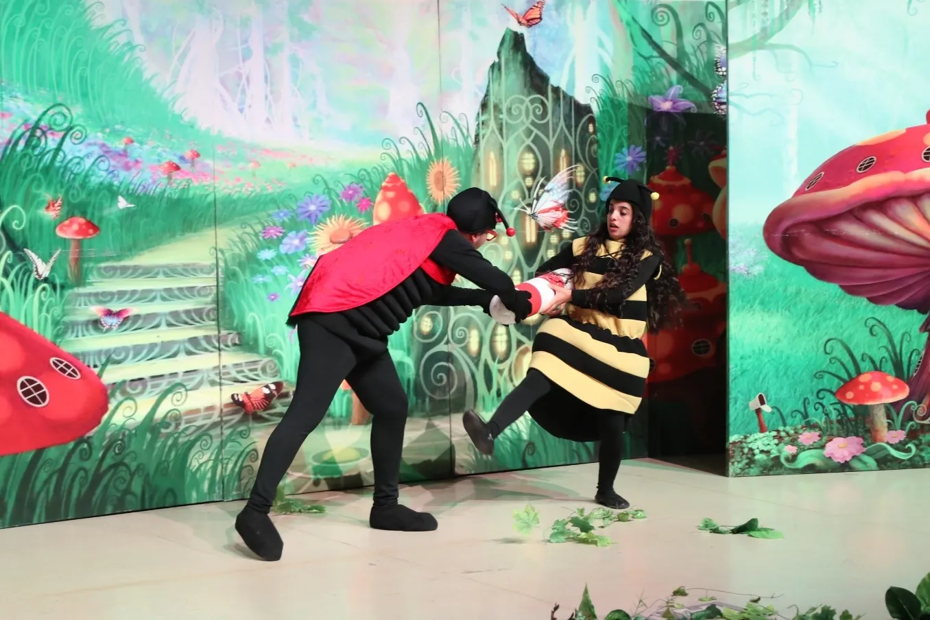 Gebzeli minikler “Beneksiz Böcek Uğur” ile eğlenerek öğrendi