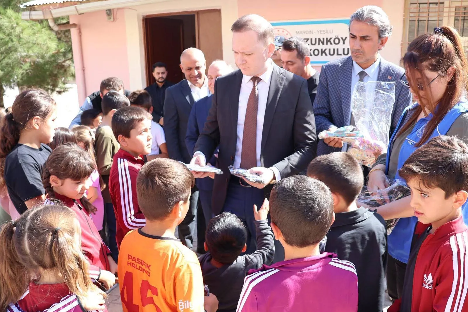 Mardin Yeşilli’de çocuklara