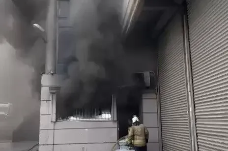 İstanbul Eyüpsultan’da iş hanında depo yangını!