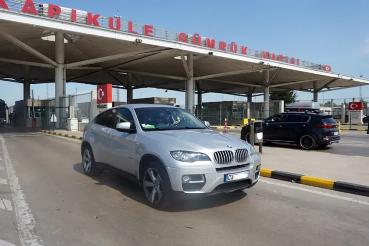 Yabancı plakalı taşıtlara idari para cezalarının tahsiline yeni yönetmelik... Önce öde, sonra geç!