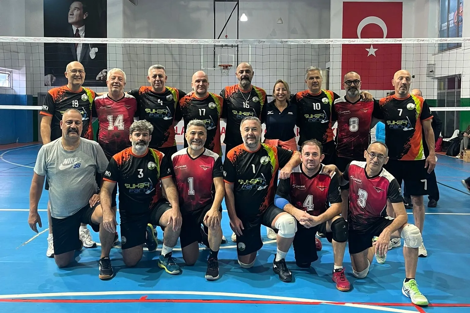 Bursa Osmangazi’nin veteran voleybolcuları zirveye çıktı