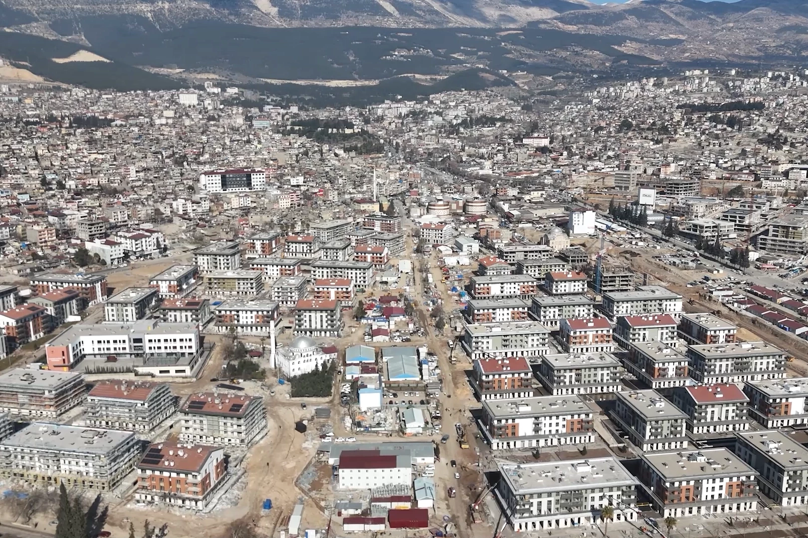 Ağır yıkıma uğrayan şehir yeniden ihya ediliyor... Kahramanmaraş
