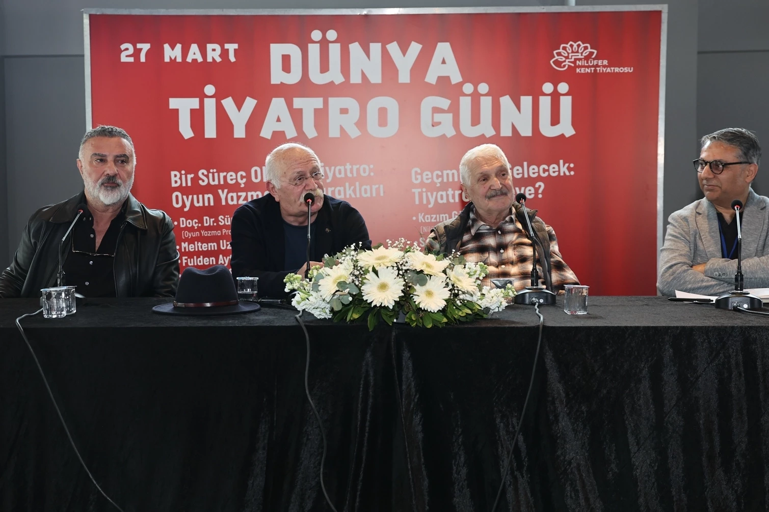 Dünya Tiyatro Günü’nde “tiyatro” konuşuldu 