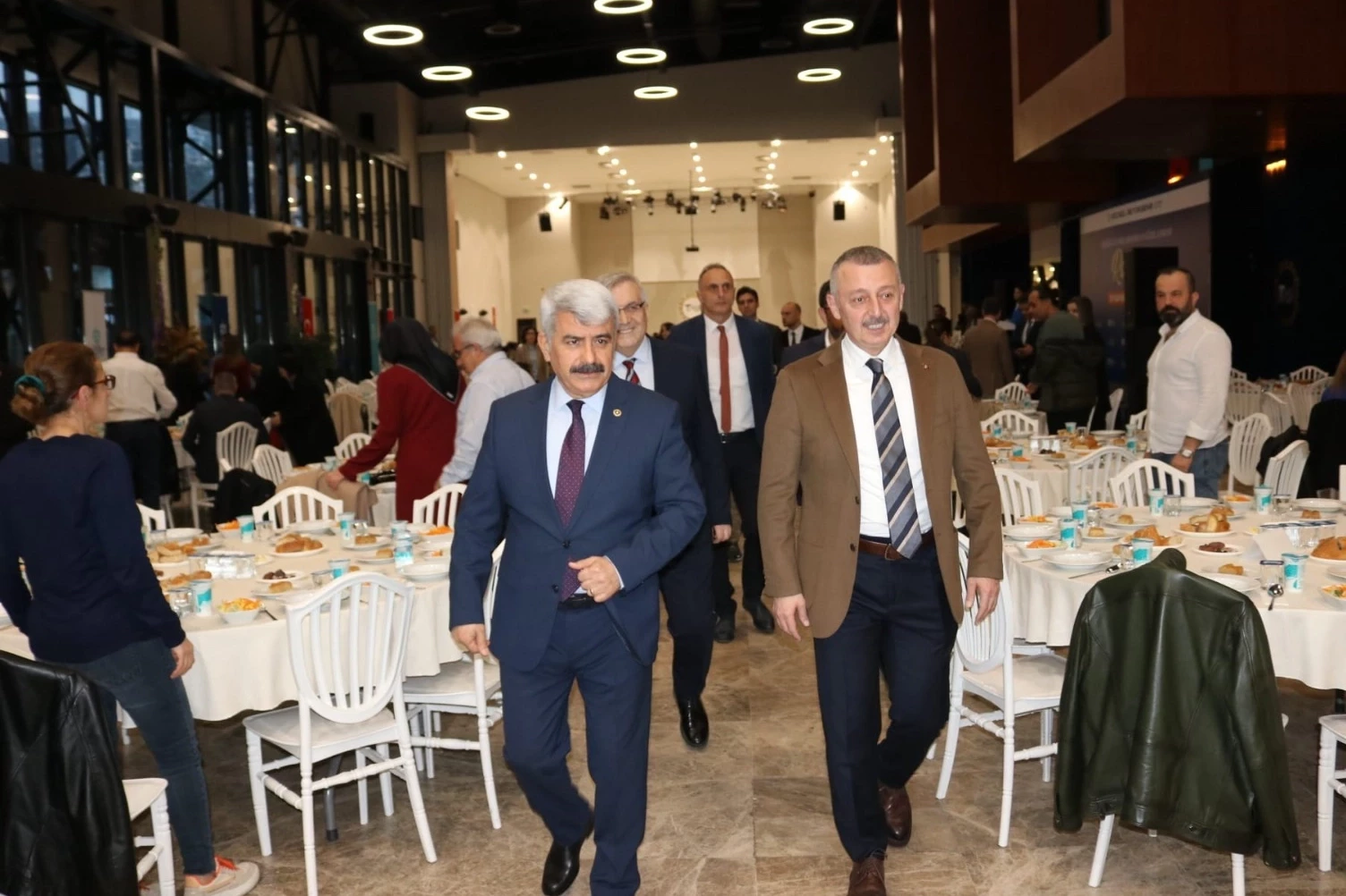 Büyükakın, Fransa dönüşü  sağlık çalışanlarıyla iftar yaptı