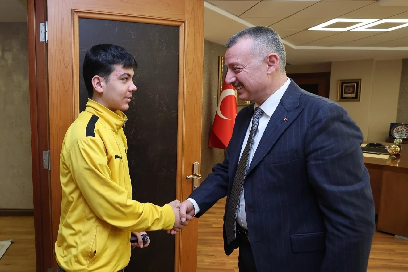 Kocaelisporlu Efe