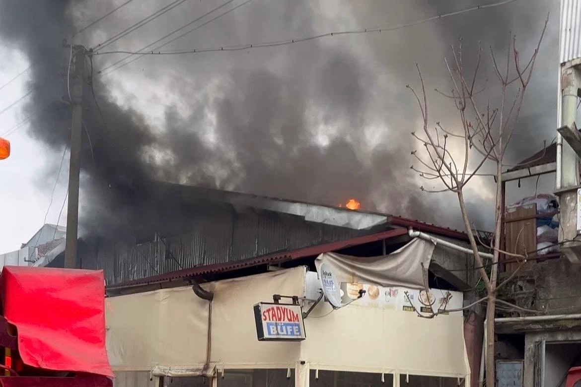 Düzce’de iş yerinde yangın paniği!