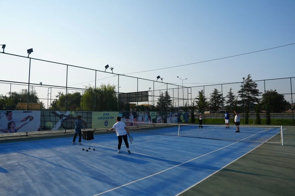 Eskişehir’de yetişkinler için tenis kayıtları başlıyor