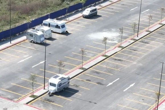 Kocaeli Kartepe’de karavan tutkunlarına güvenli park alanı