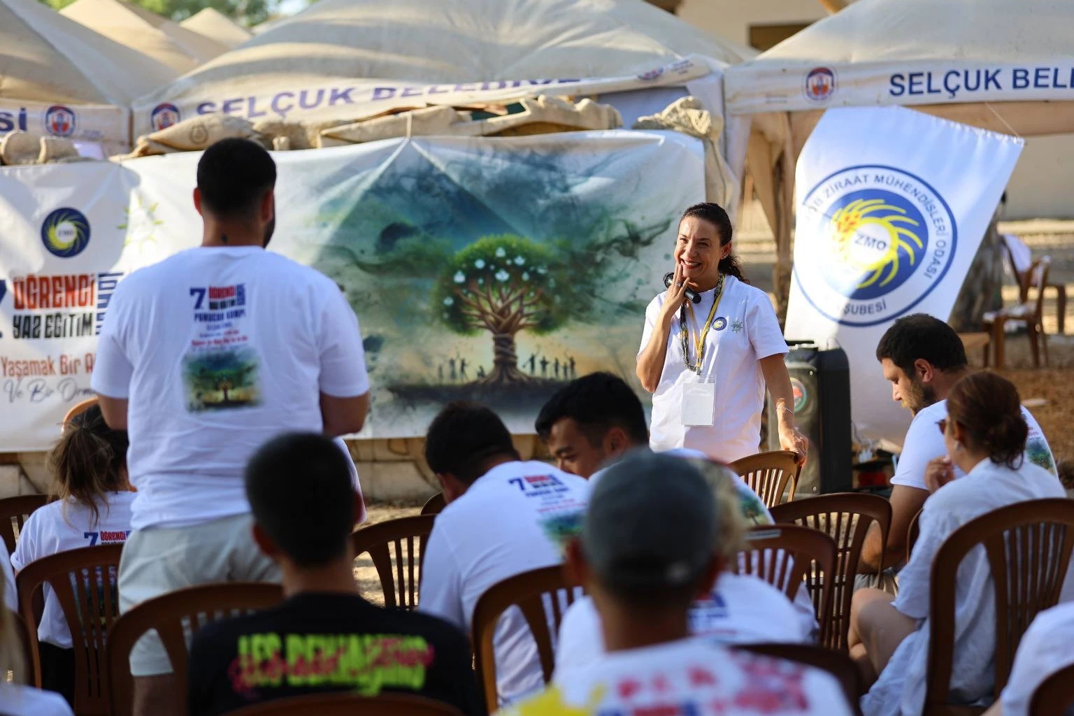Başkan Sengel gençlere Efes Tarlası Yaşam Köyü’nü anlattı