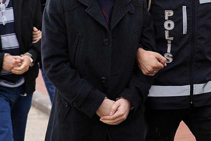 Eski eşi ile bir kişiyi bıçaklayan kişi yakalandı