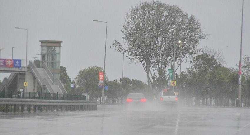 İstanbul güne yağmurla uyandı