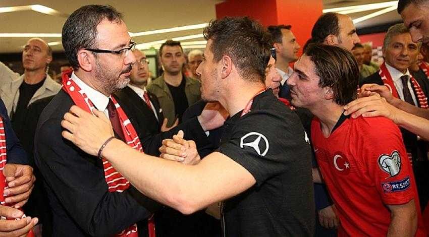 Gençlik ve Spor Bakanı Kasapoğlu, İzlanda