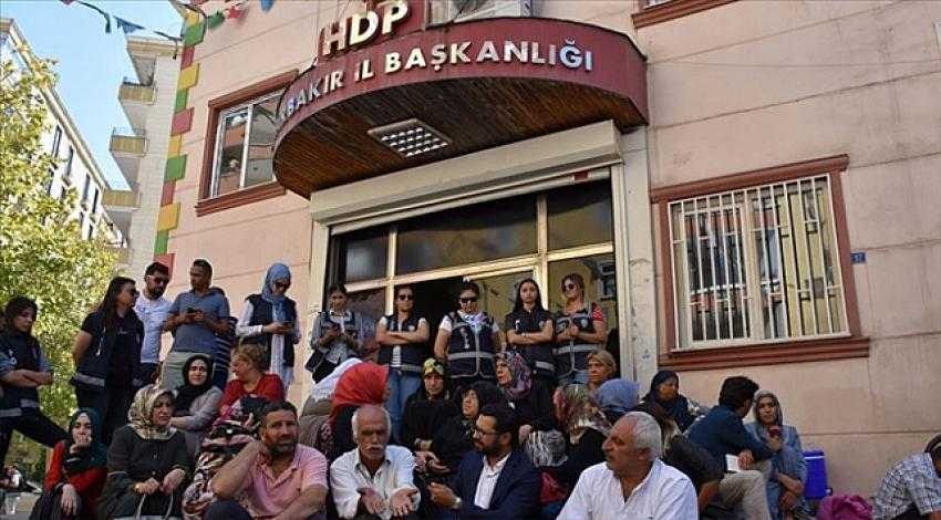 Evlatları için nöbet tutan aile sayısı 13