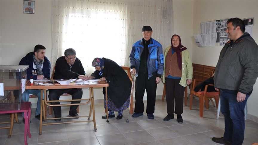 11 seçmenli köyde oy verme işlemi tamamlandı