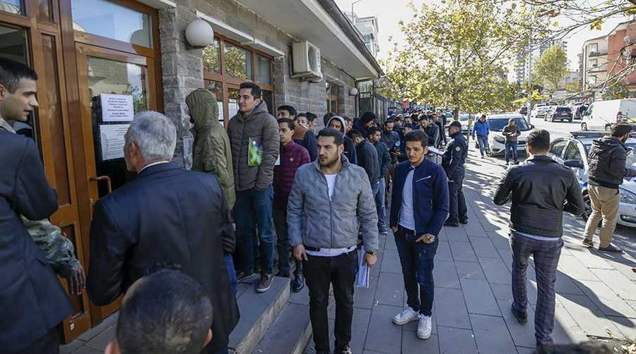 Bedelli askerlik başvurusu için kuyruğa girdiler