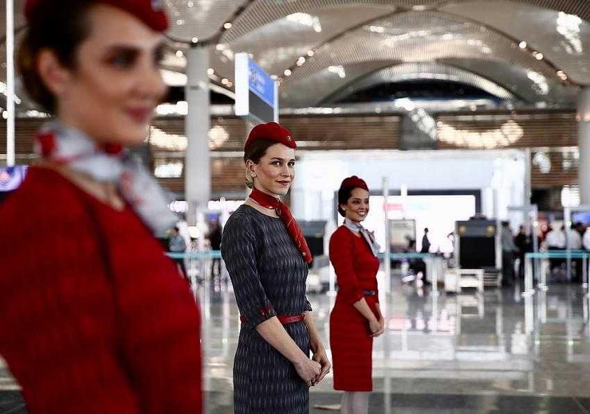 THY kabin memurları yeni kıyafetleri ilk kez giydi!