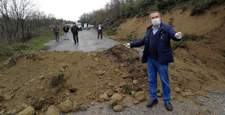 Bursa Kocaeli arasındaki dağ yolu toprakla kapatıldı, uyanık sürücüler yolda kaldı