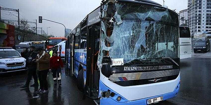 Özel halk otobüsü belediye temizlik aracına çarptı: 10 yaralı