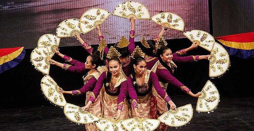 Uluslararası halk dansı topluluğu Bursalılarla buluştu