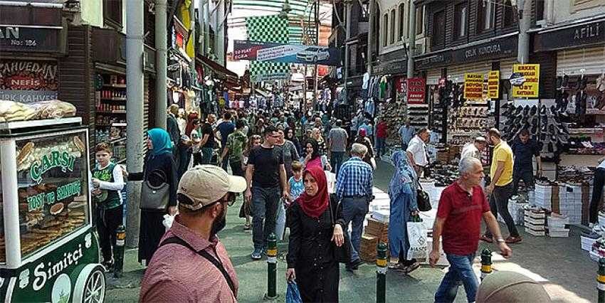 Bursalılar çarşı pazara akın etti