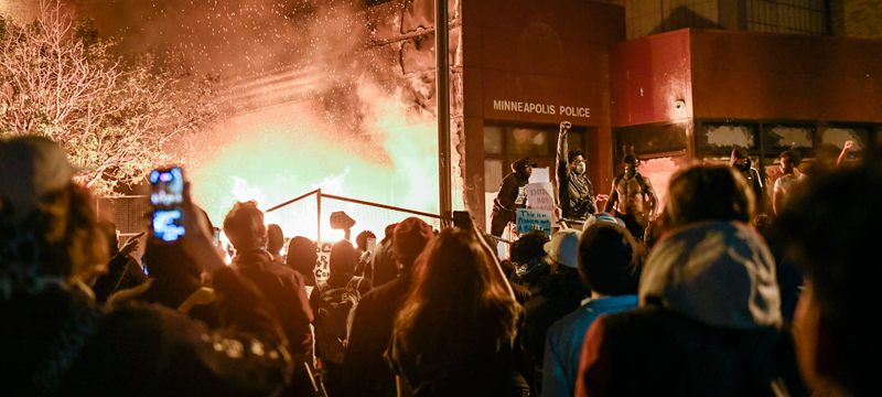 ABD’de ırkçılık isyanı zirve yaptı! Acil durum ilan edildi...