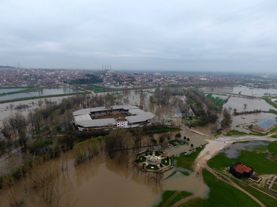 Tunca Nehri taştı, Kırkpınar sular altında kaldı
