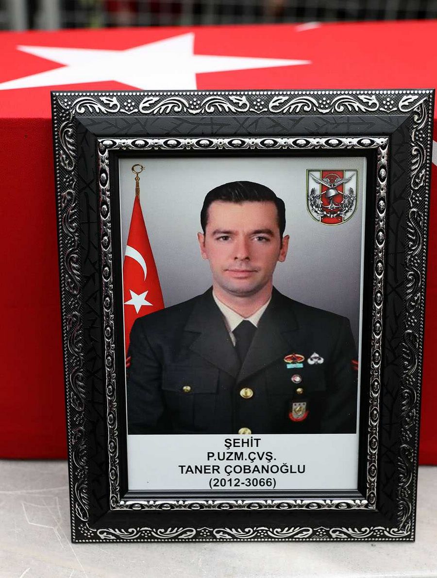 Bursa şehidini son yolculuğuna uğurladı