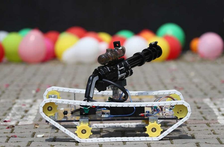 Bursalı lise öğrencisinden lazer güdümlü insansız tank prototipi