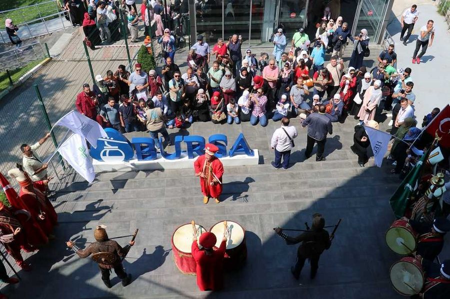 Arap turistlere mehterli karşılama