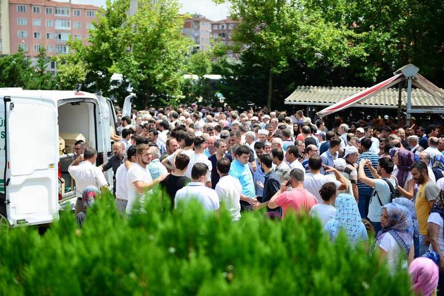 Trene ilk kez binen Bihter ineceği durağı göremedi