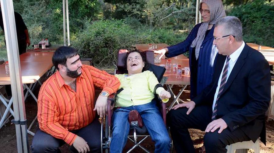 Şahan Gökbakar engelli hayranıyla buluştu