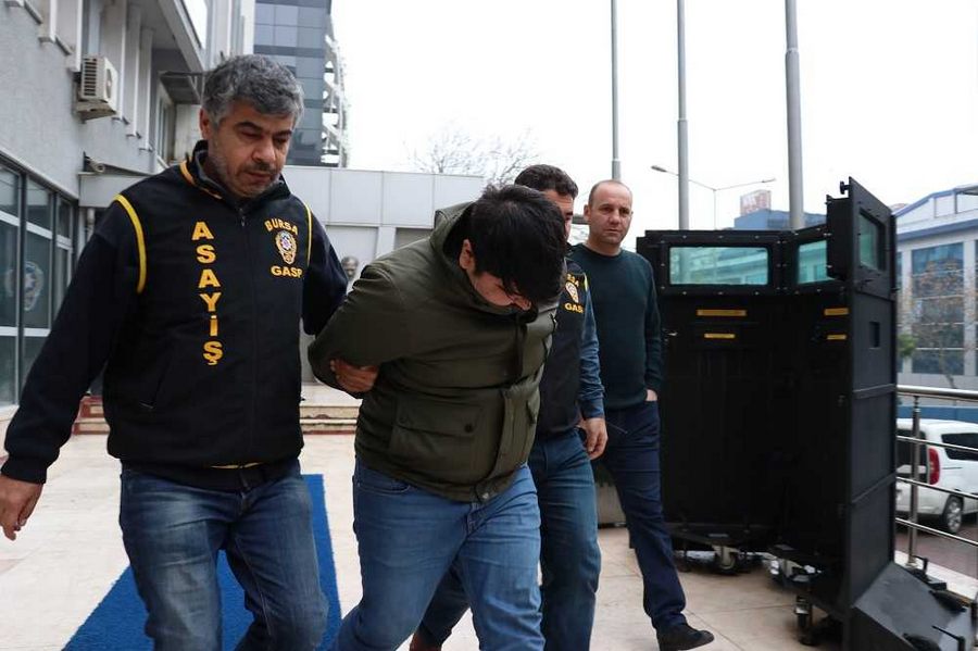 43 iş yeri ve 52 minibüsün kamerası incelenerek yakalandı...