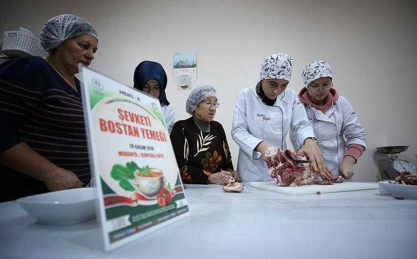 Unutulmaya yüz tutmuş yemekleri öğreniyorlar