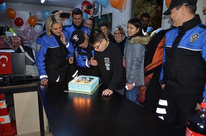 Ceza bahanesiyle araçtan indirildi ama mutlu oldu...