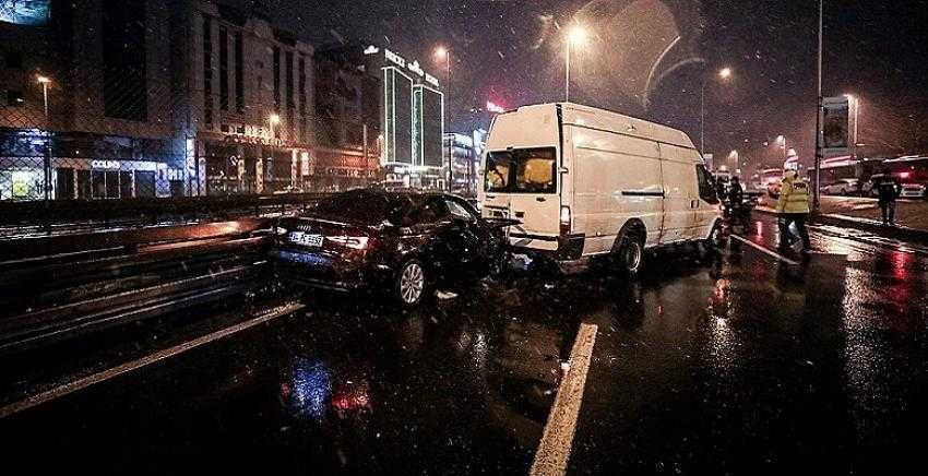 Yolun karşısına geçmek isterken canından oldu