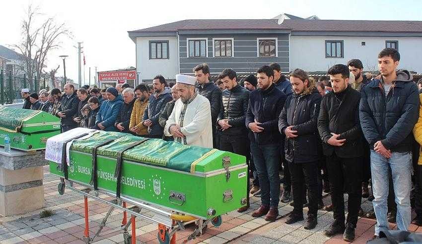 Baraja düşen araçta ölen iki kardeşin cenazeleri defnedildi