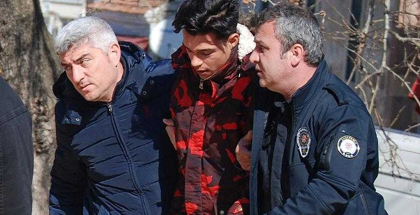 Amcasının oğlunu 17 yerinden bıçaklayarak öldürdü