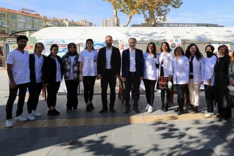 Niğdede Dünya Diyabet Gününde stant kuruldu